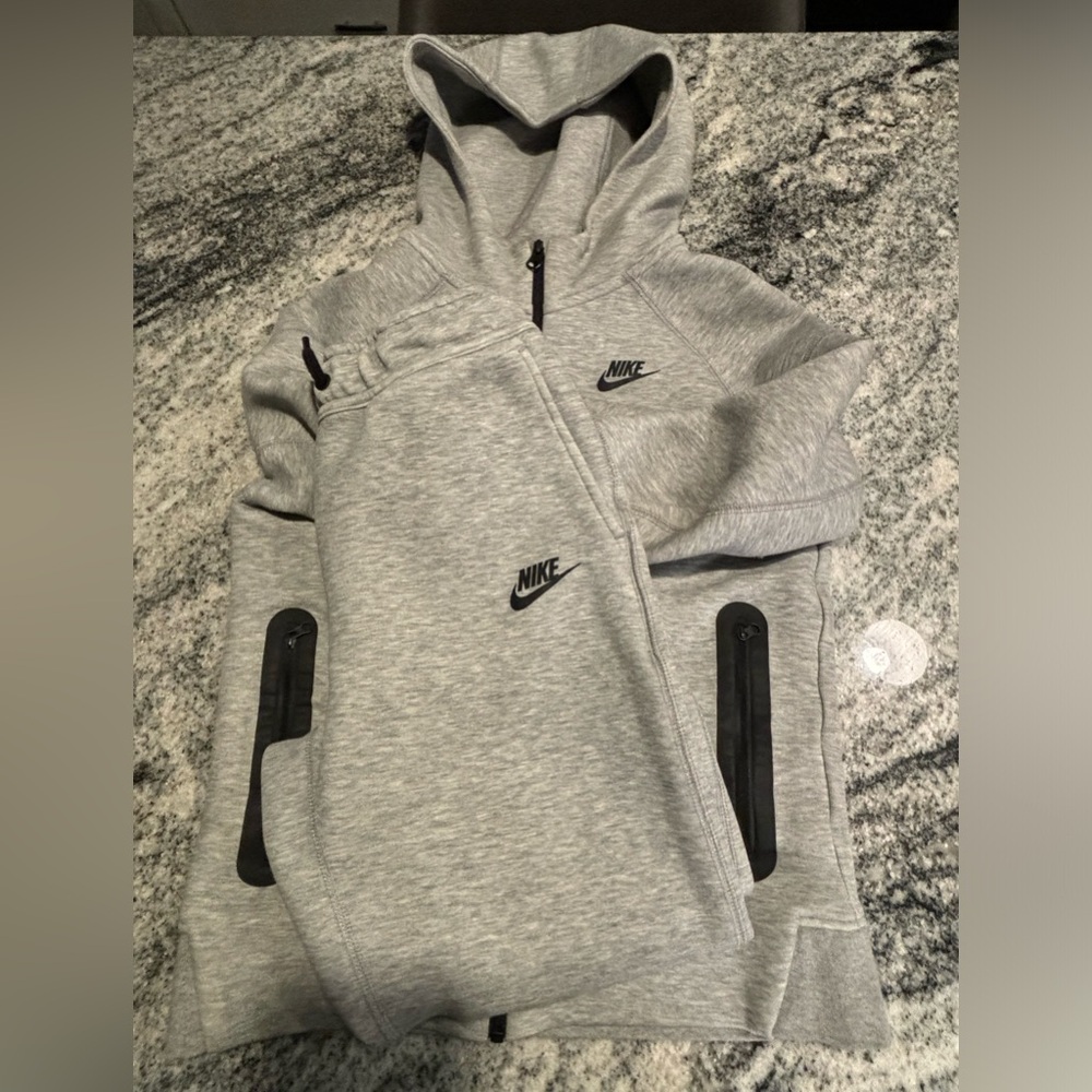 Nike Tech Outfit